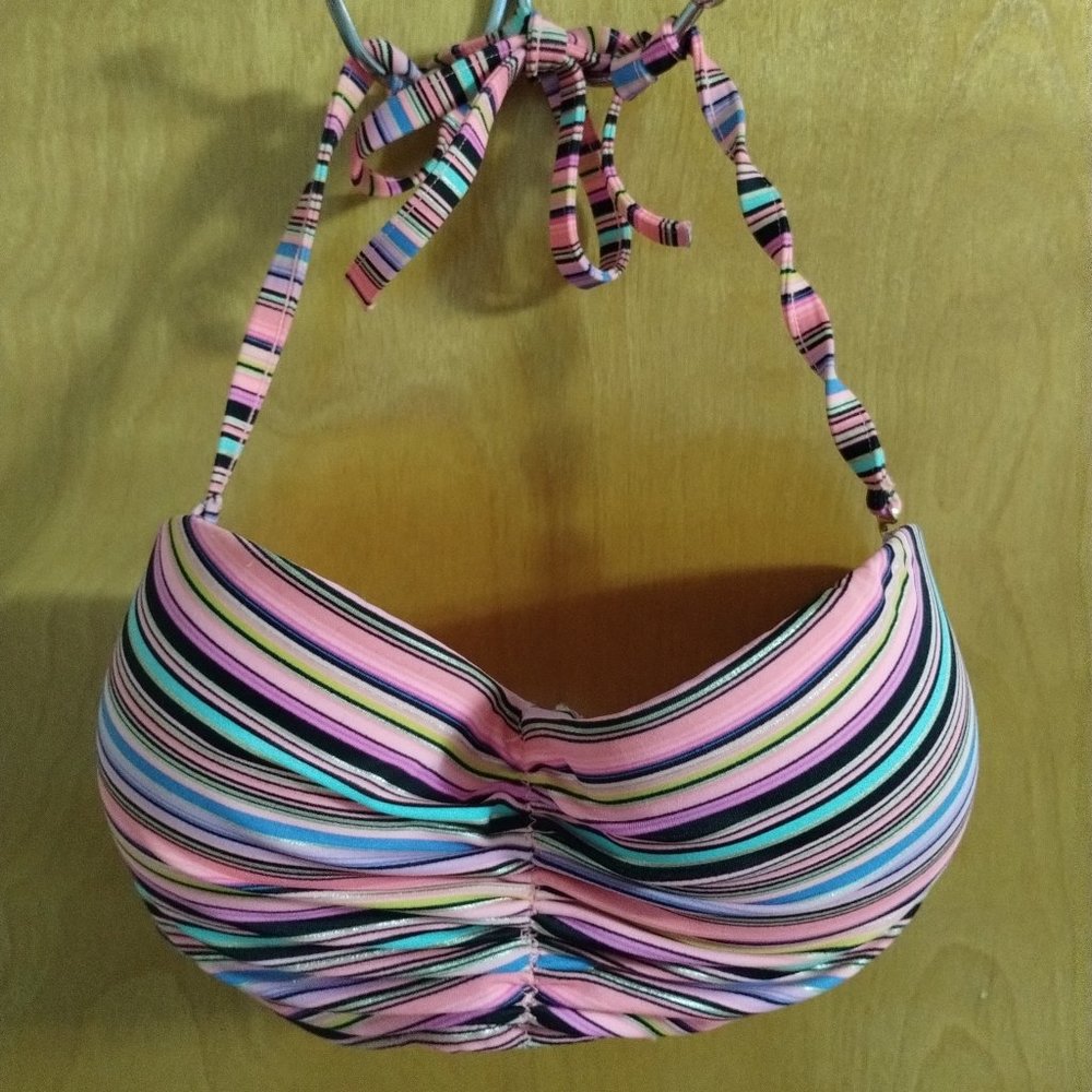 Victoria's Secret Women's top swimsuit size 32DD